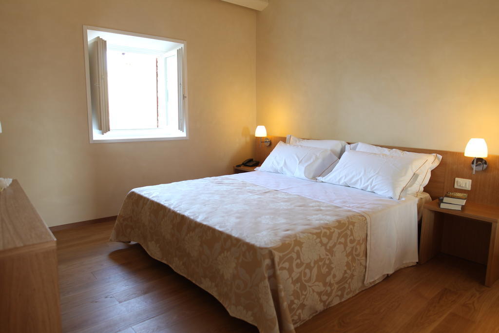 Relais Del Borgo Hotel & Spa 4 Stelle Staffolo 部屋 写真